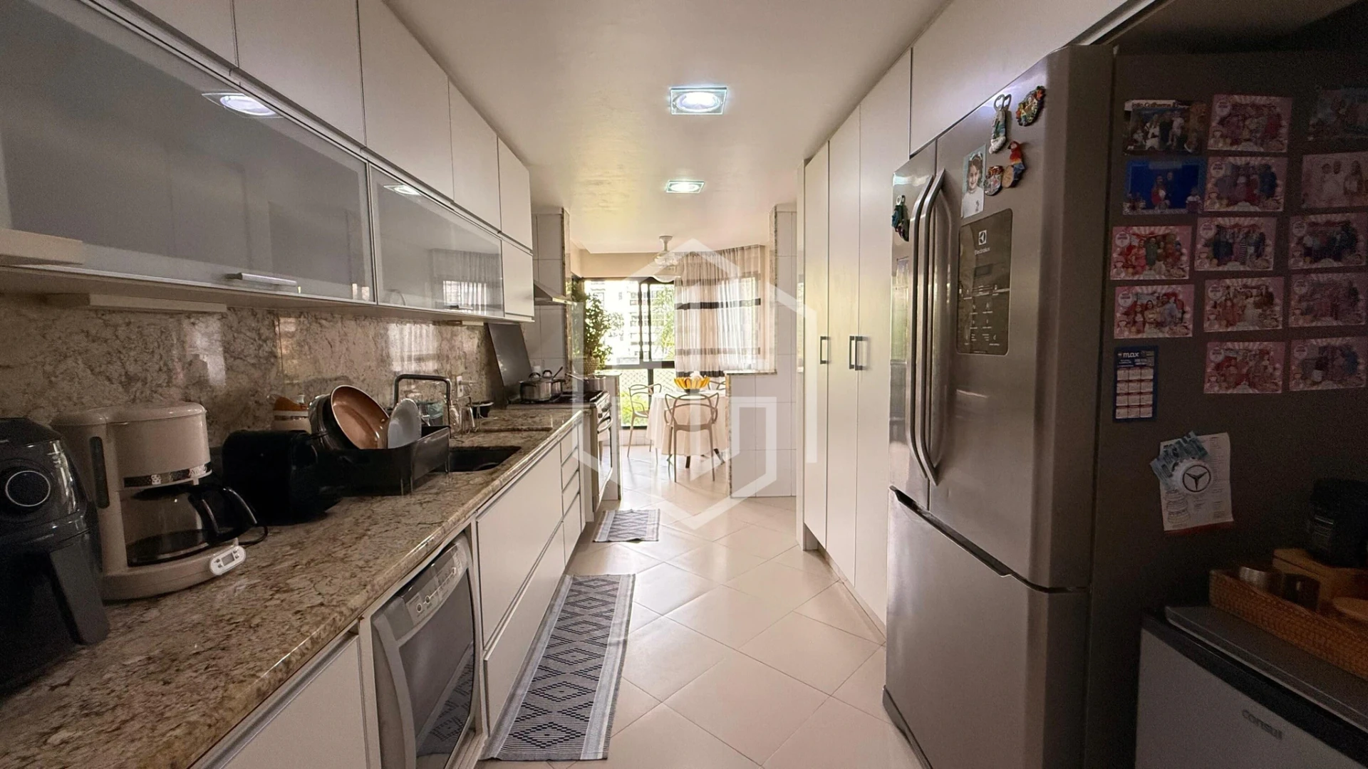 Furnished apartment, 162 m², with floor-to-ceiling windows — photo 23