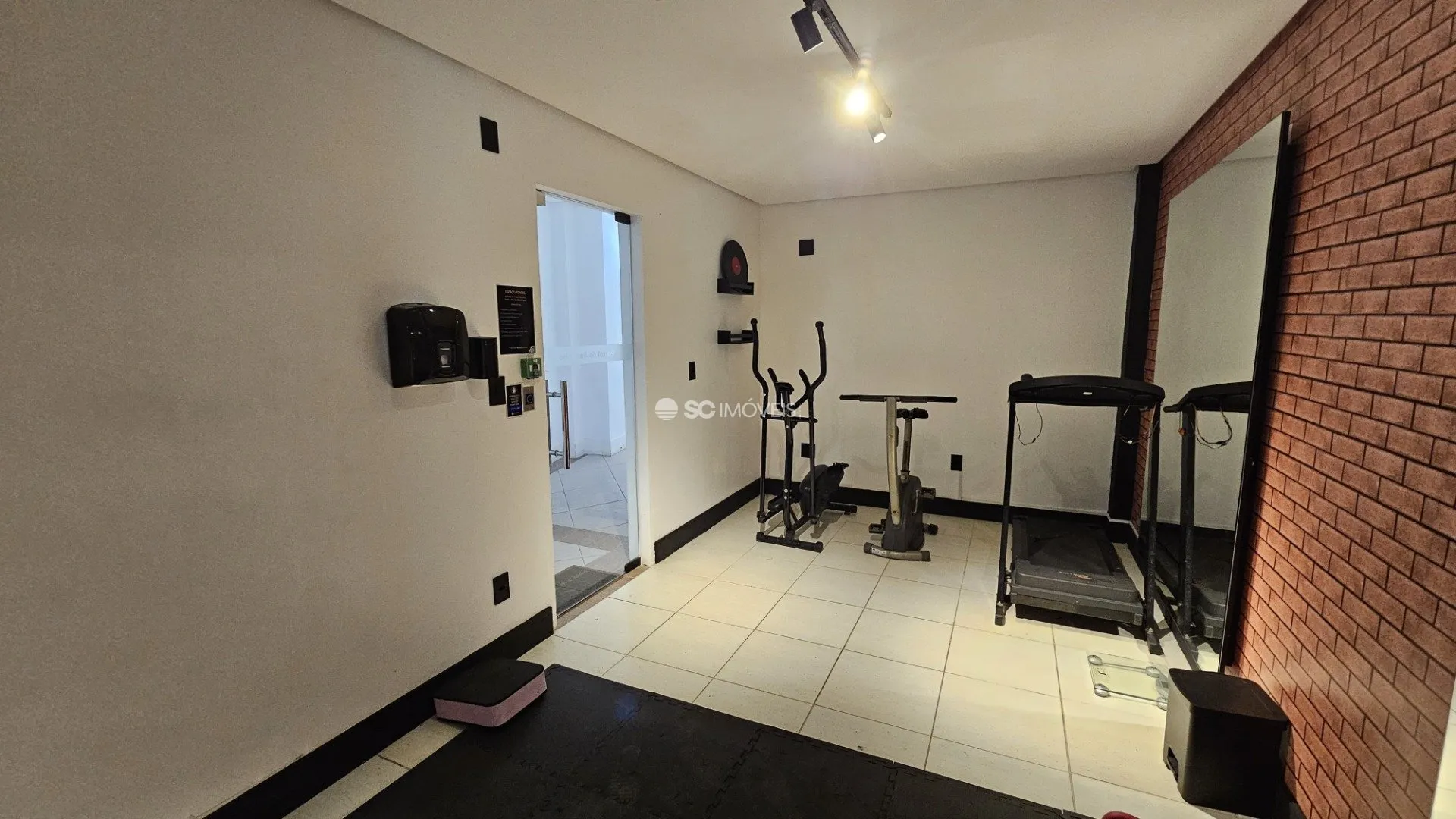 Furnished 1-bedroom apartment with 45 m² and parking space — photo 32
