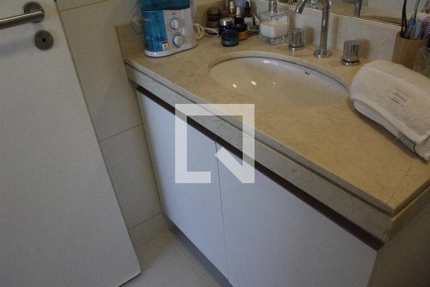 Furnished apartment, 115 m², with a glass-enclosed balcony — photo 8