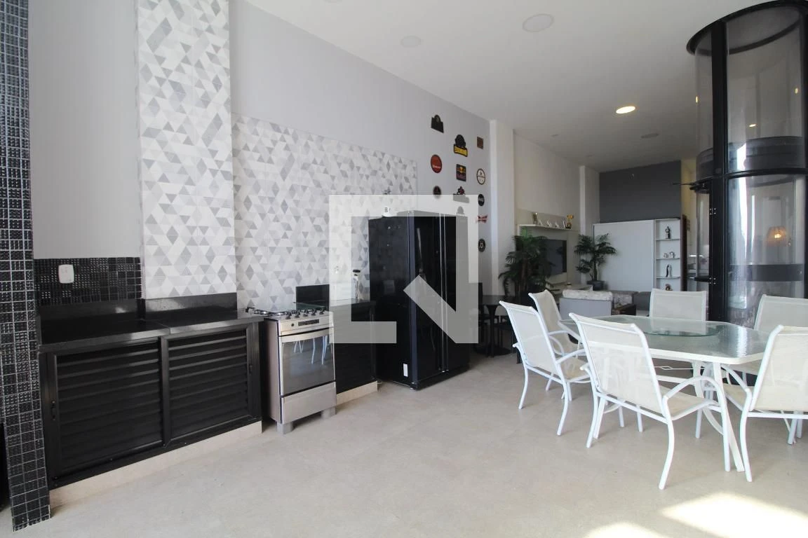 Furnished house with 4 en-suite bedrooms and private garden — photo 32