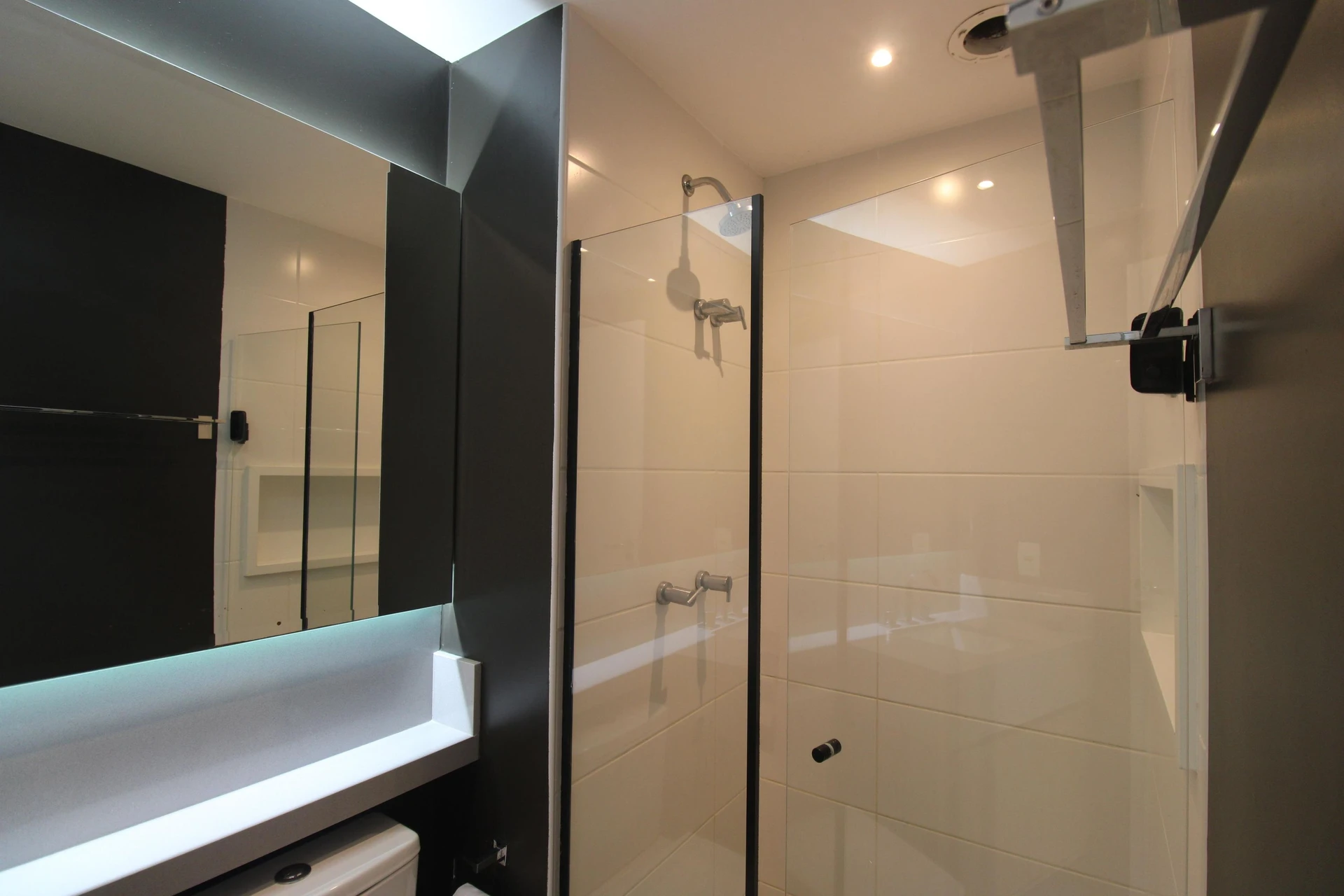 2-bedroom apartment in a building with a sauna — photo 10