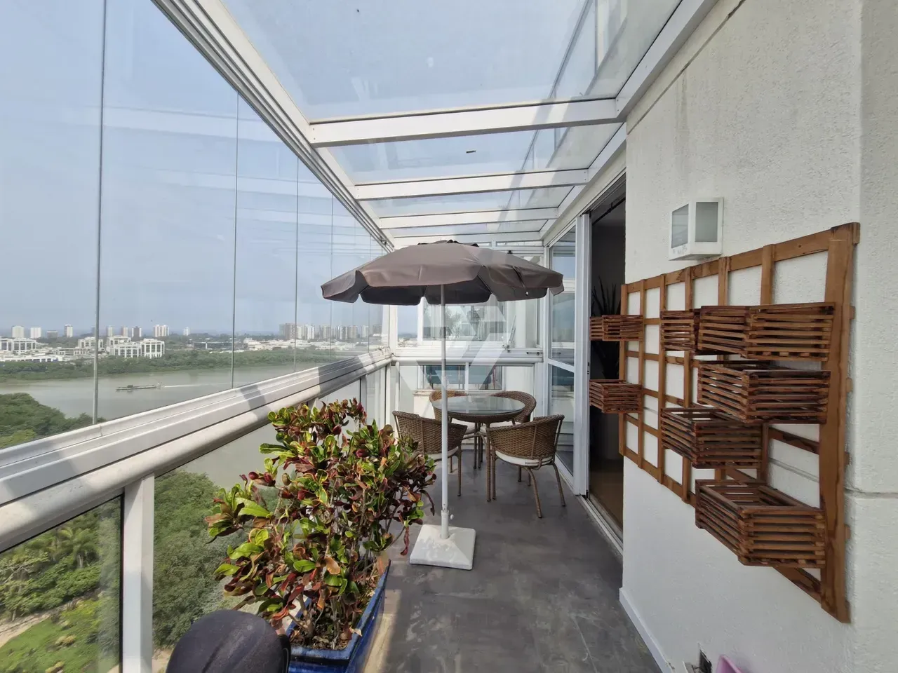 Furnished 4-bedroom apartment with 4 bathrooms — photo 4