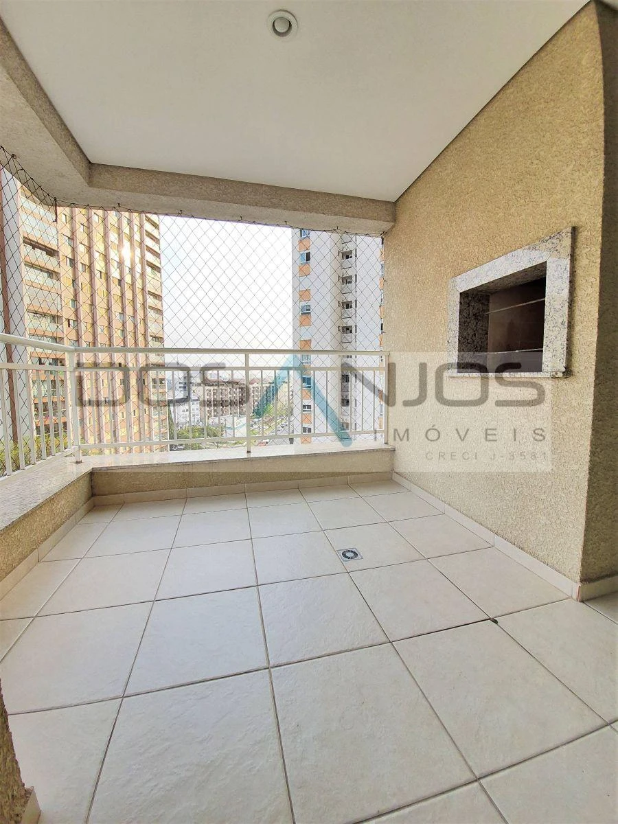 3-bedroom apartment in a building with a gym