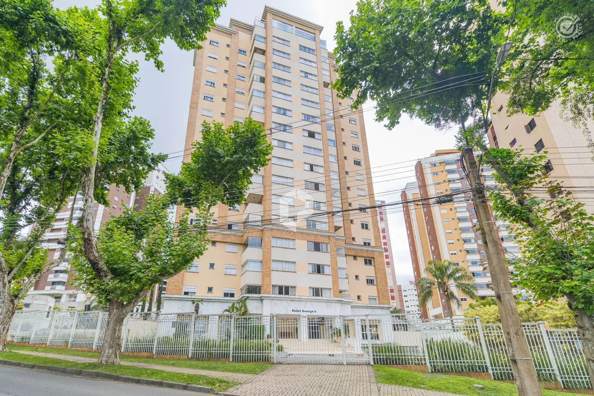 Unfurnished 414 m² apartment with 3 en-suite bedrooms — photo 24