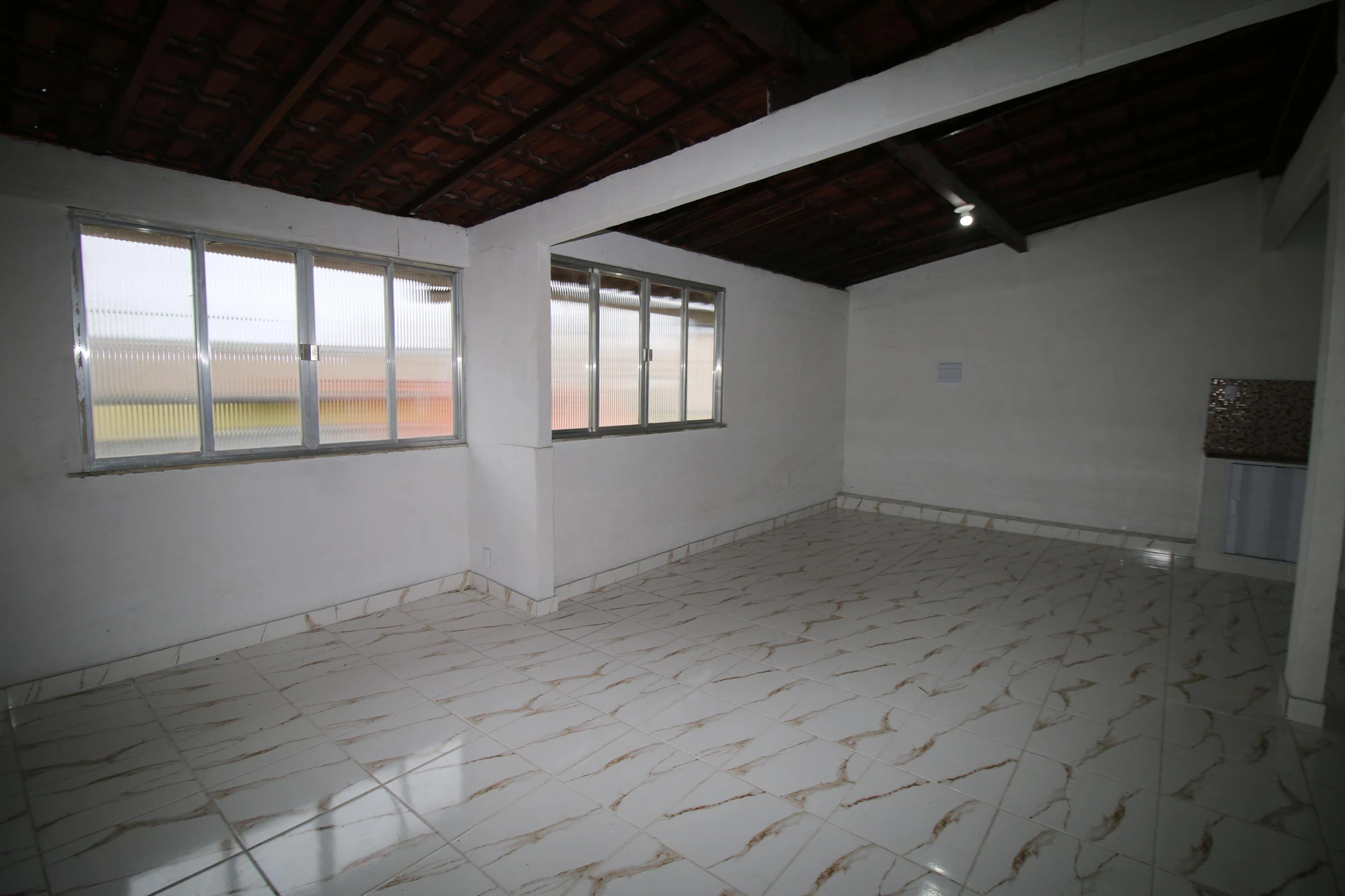 Unfurnished house with 2 bedrooms and private garden