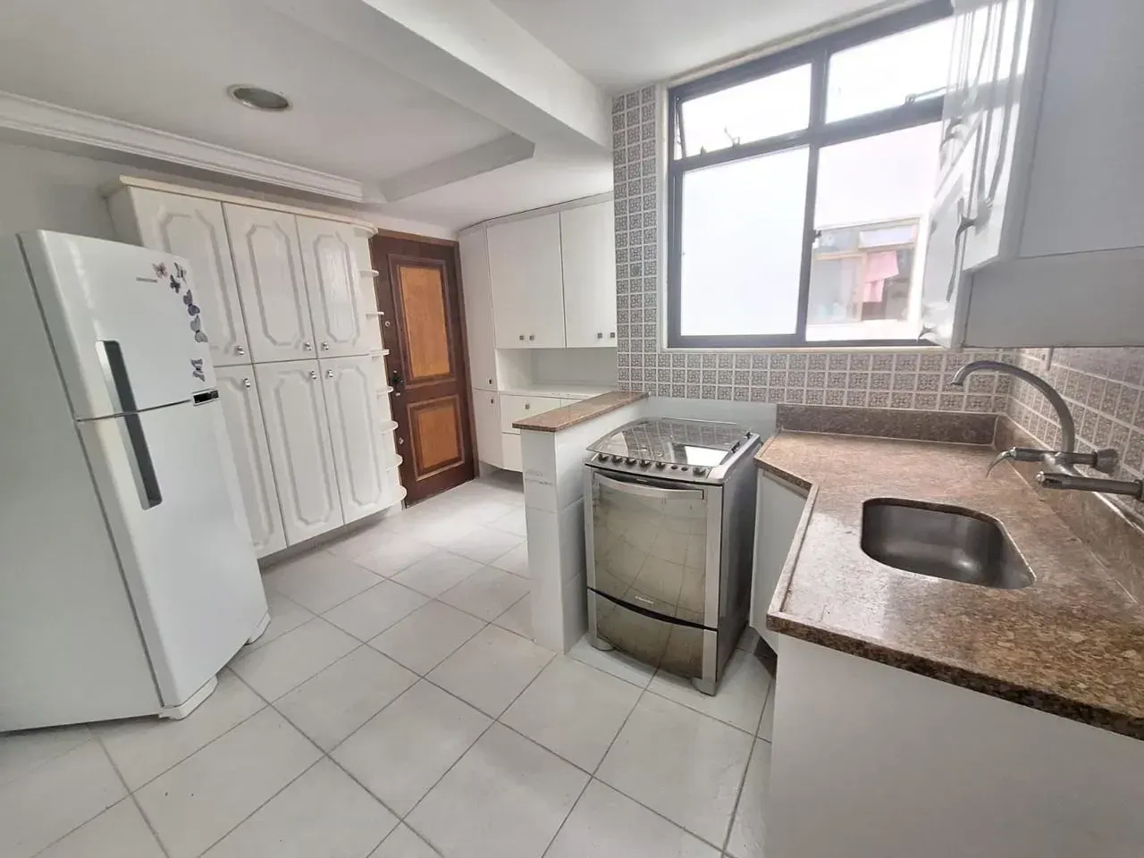 Unfurnished 3-bedroom apartment with balcony