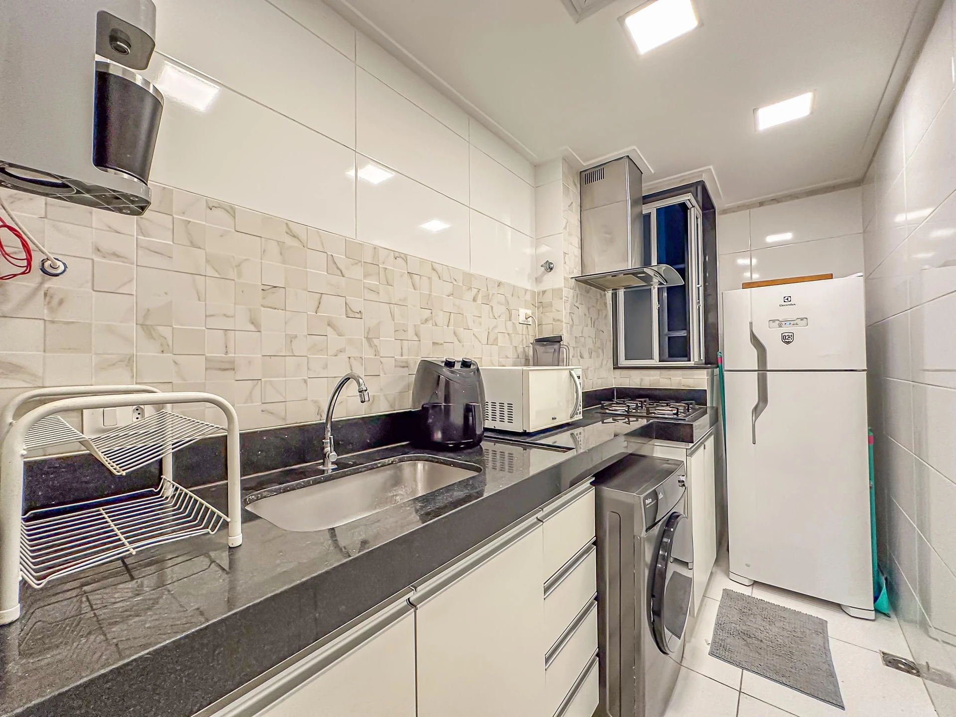 Furnished 1-bedroom apartment with a closed kitchen — photo 2
