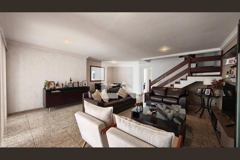 290 m² house with a bathtub and a walk-in closet — photo 5