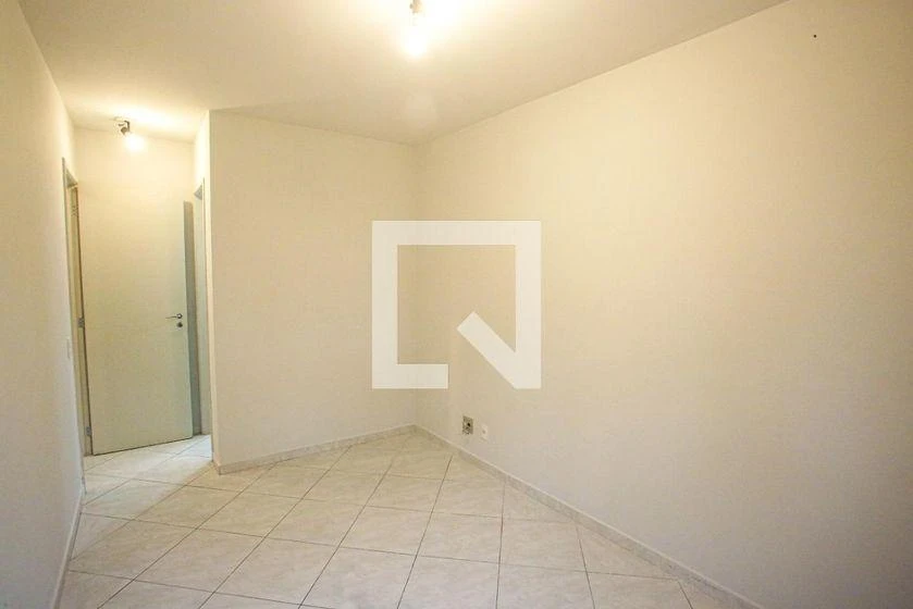 2-bedroom apartment in a building with a gym — photo 11