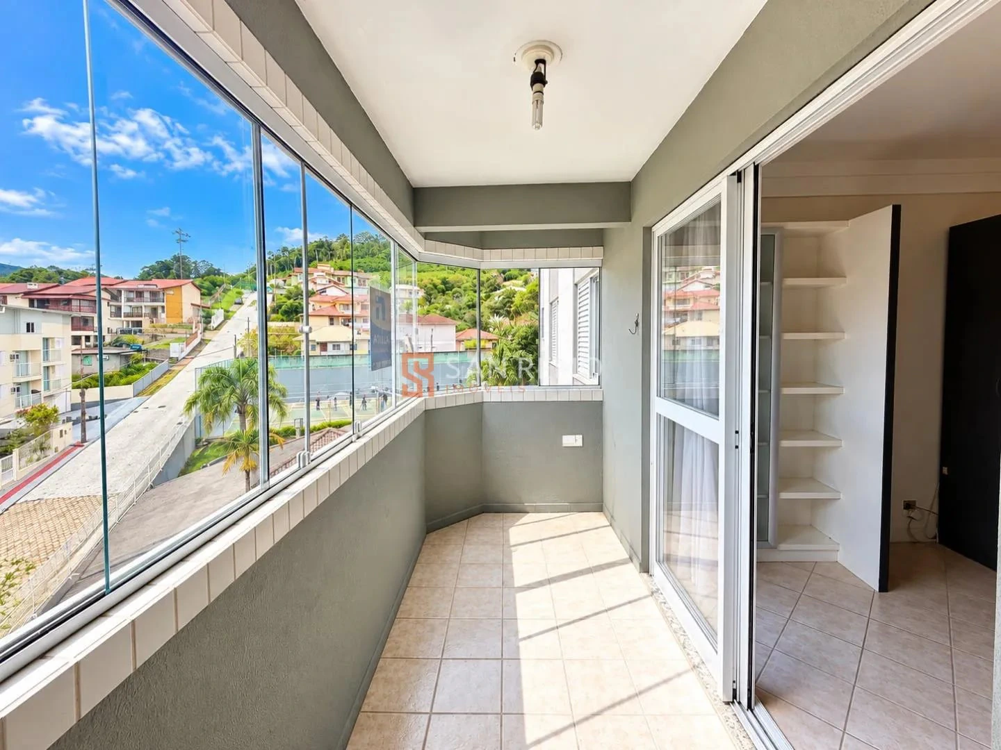 Glass-enclosed balcony in a 3-bedroom apartment, 92 m² — photo 3