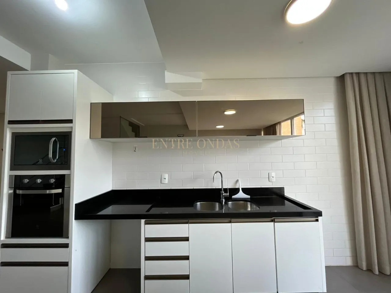 Water view in a 4-bedroom house, 263 m² — photo 27
