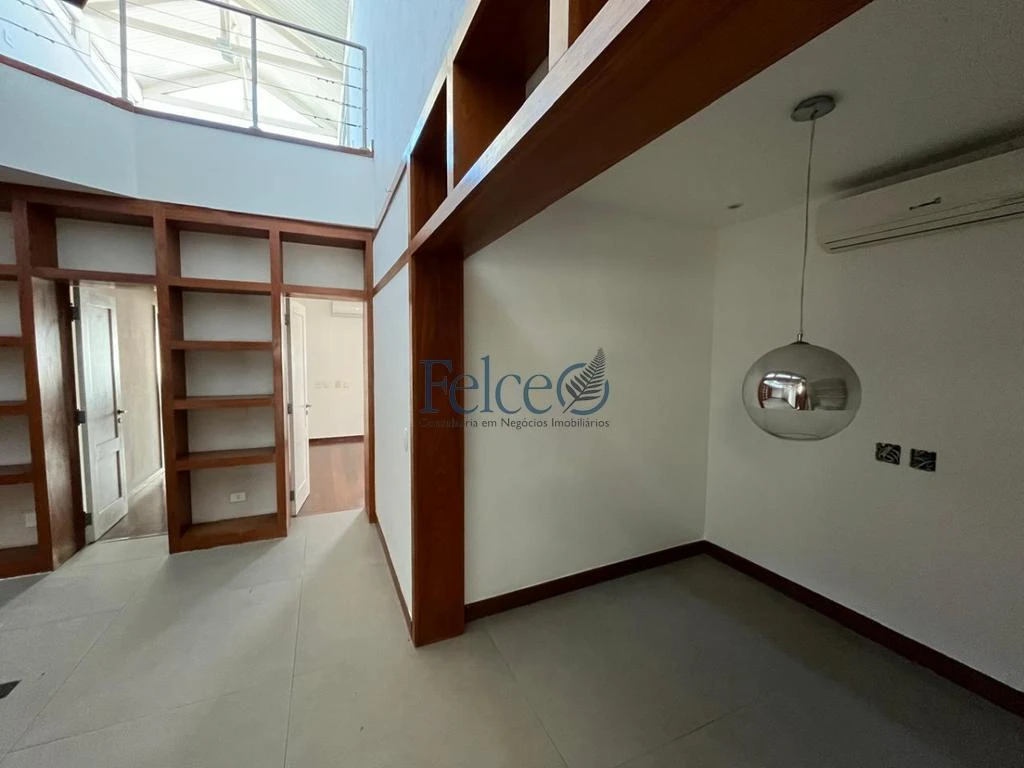 Penthouse apartment with 4 en-suite suites — photo 29