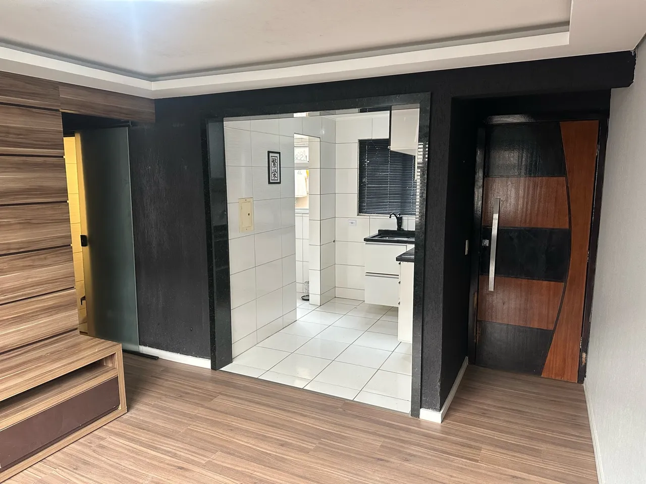 2-bedroom apartment with wood or laminate floors in Curitiba — photo 6
