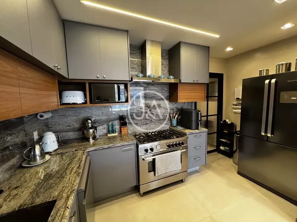 Furnished 3-bedroom apartment with 155 m² — photo 24