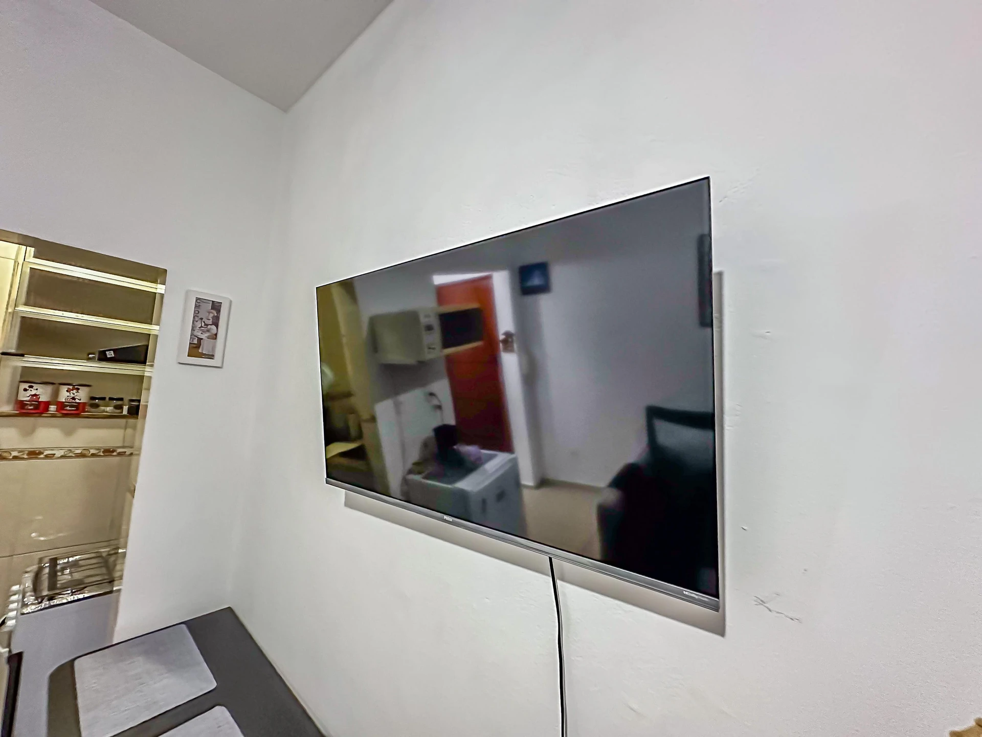 Furnished studio with 1 bedroom and 1 bathroom, gas stove — photo 9