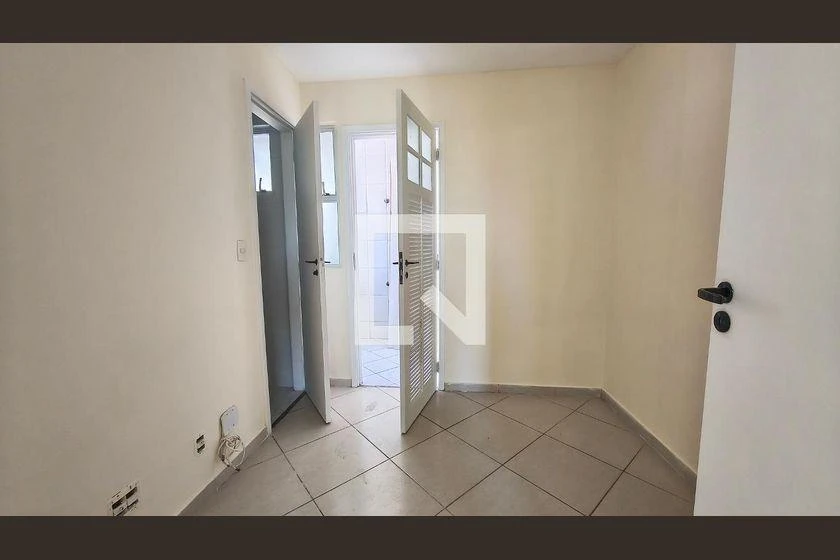 3-bedroom apartment in a building with a gym — photo 22