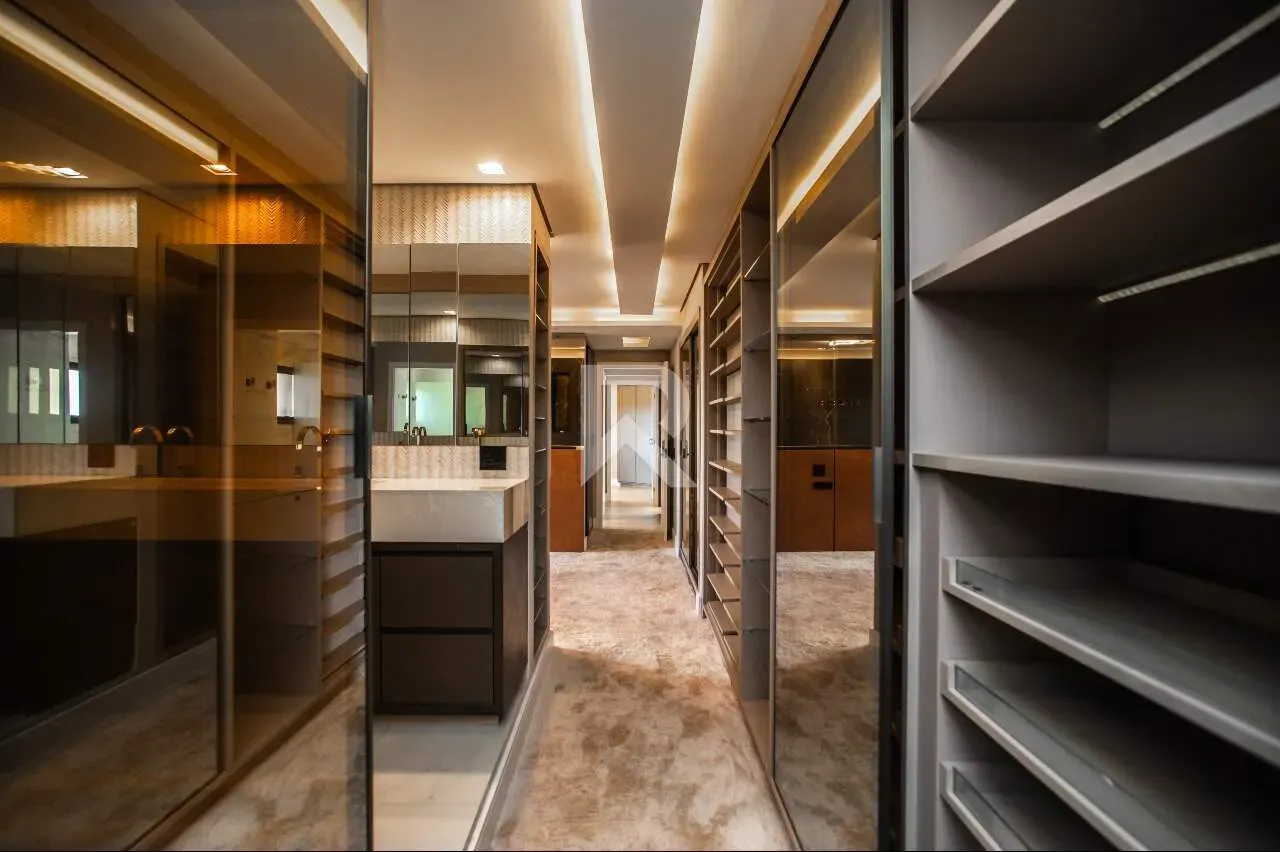 Apartment with 4 bedrooms, 3 en-suites and 463 m² — photo 32