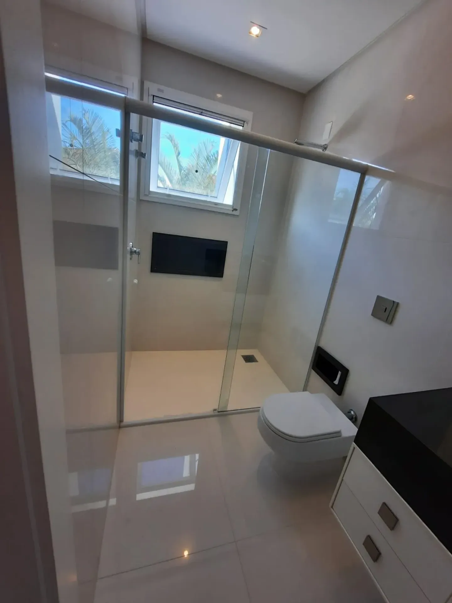 House with 7 bedrooms and an open-plan kitchen — photo 14