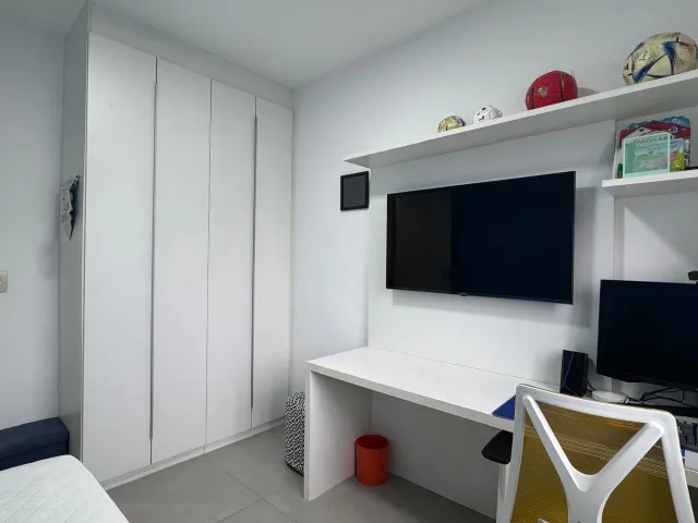 Furnished 3-bedroom apartment with open-plan kitchen — photo 9