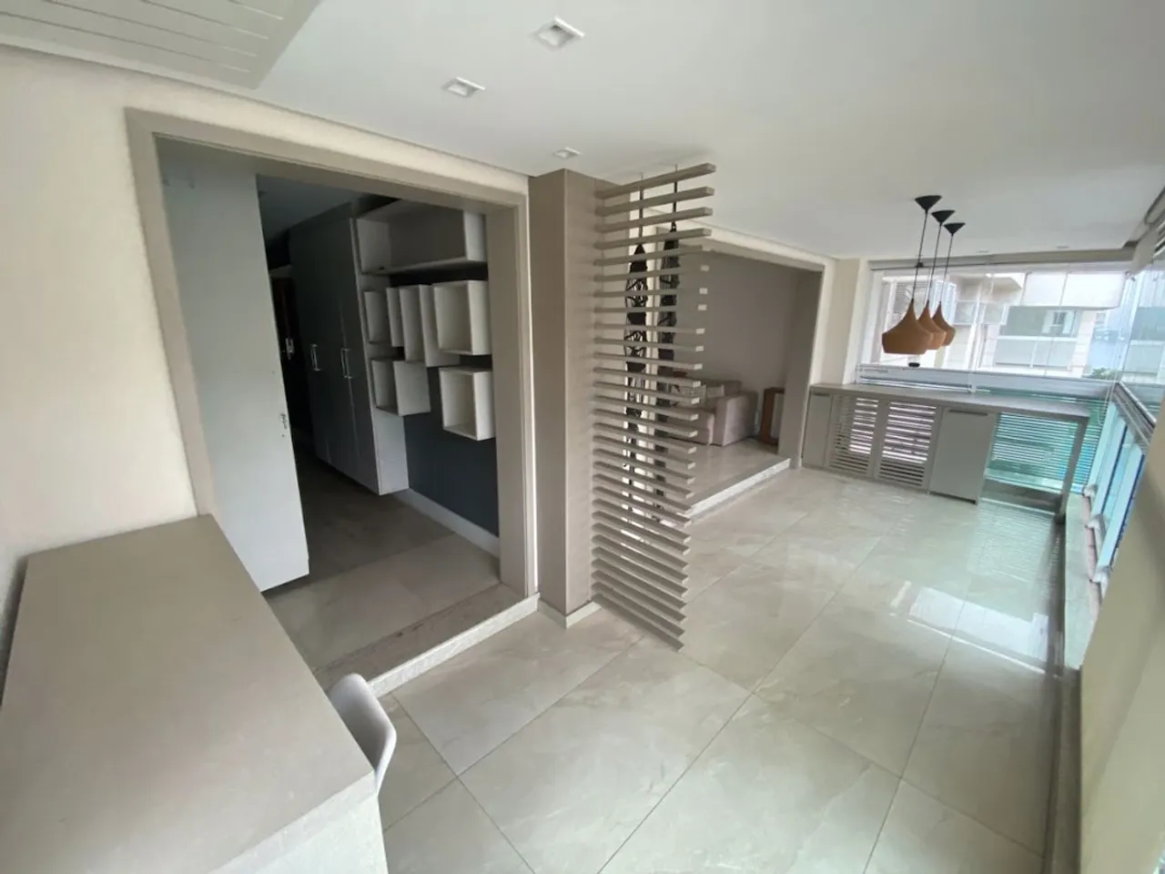 Apartamento mobiliado com 4 dormitórios e varanda — photo 2