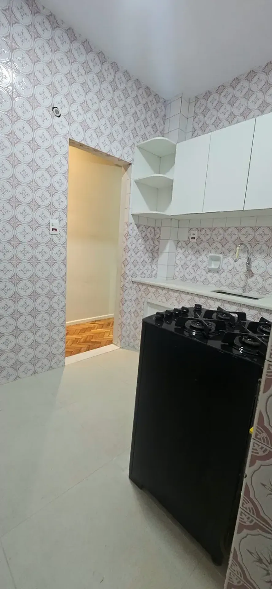 Apartamento de 2 quartos com piso de madeira ou laminado — photo 7