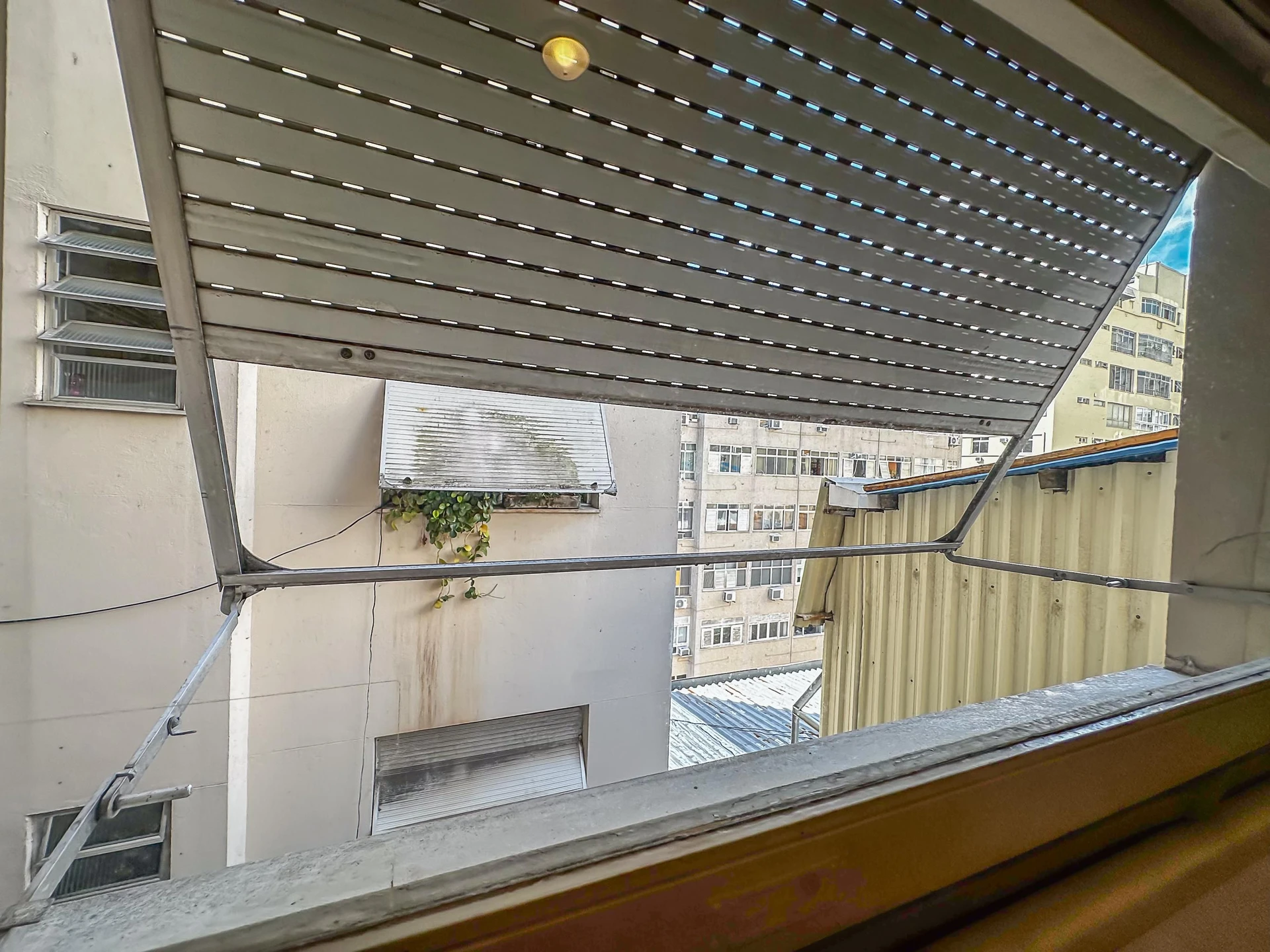 Apartment with 3 bedrooms and 2 bathrooms — photo 57