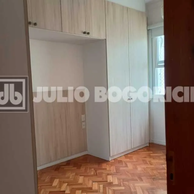 Floor-to-ceiling windows in a 2-bedroom apartment, 80 m² — photo 4