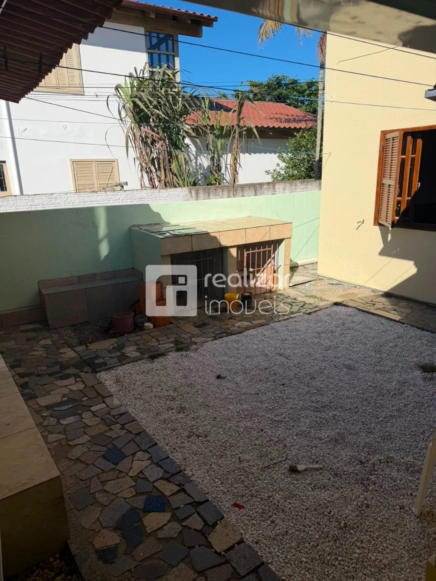 House with 5 bedrooms and a private garden — photo 18