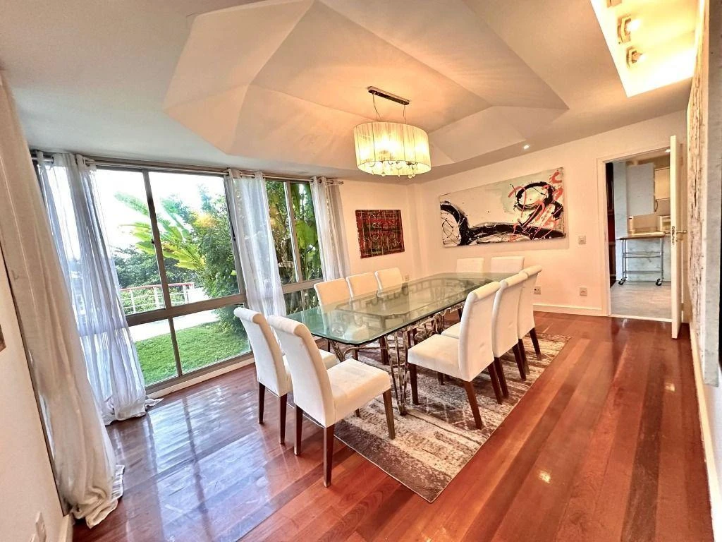 House with 5 bedrooms and 5 bathrooms — photo 2