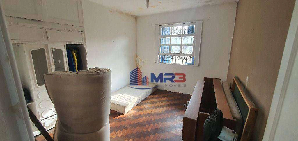 House with 1 bedroom and 1 bathroom needing renovation — photo 9