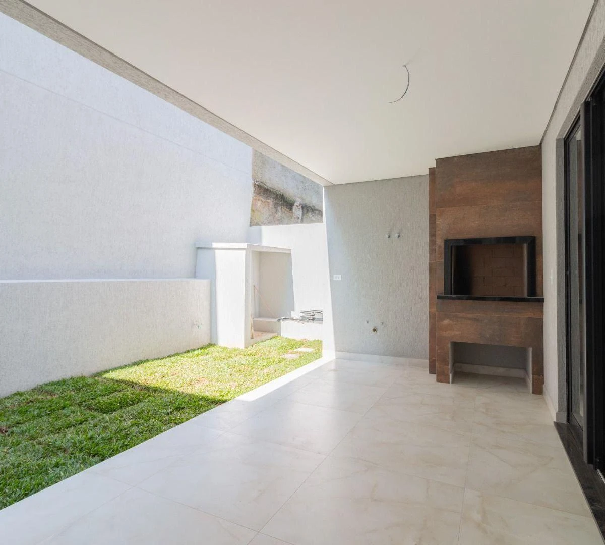 Modern house with 4 en-suite bedrooms and 6 parking spots — photo 8