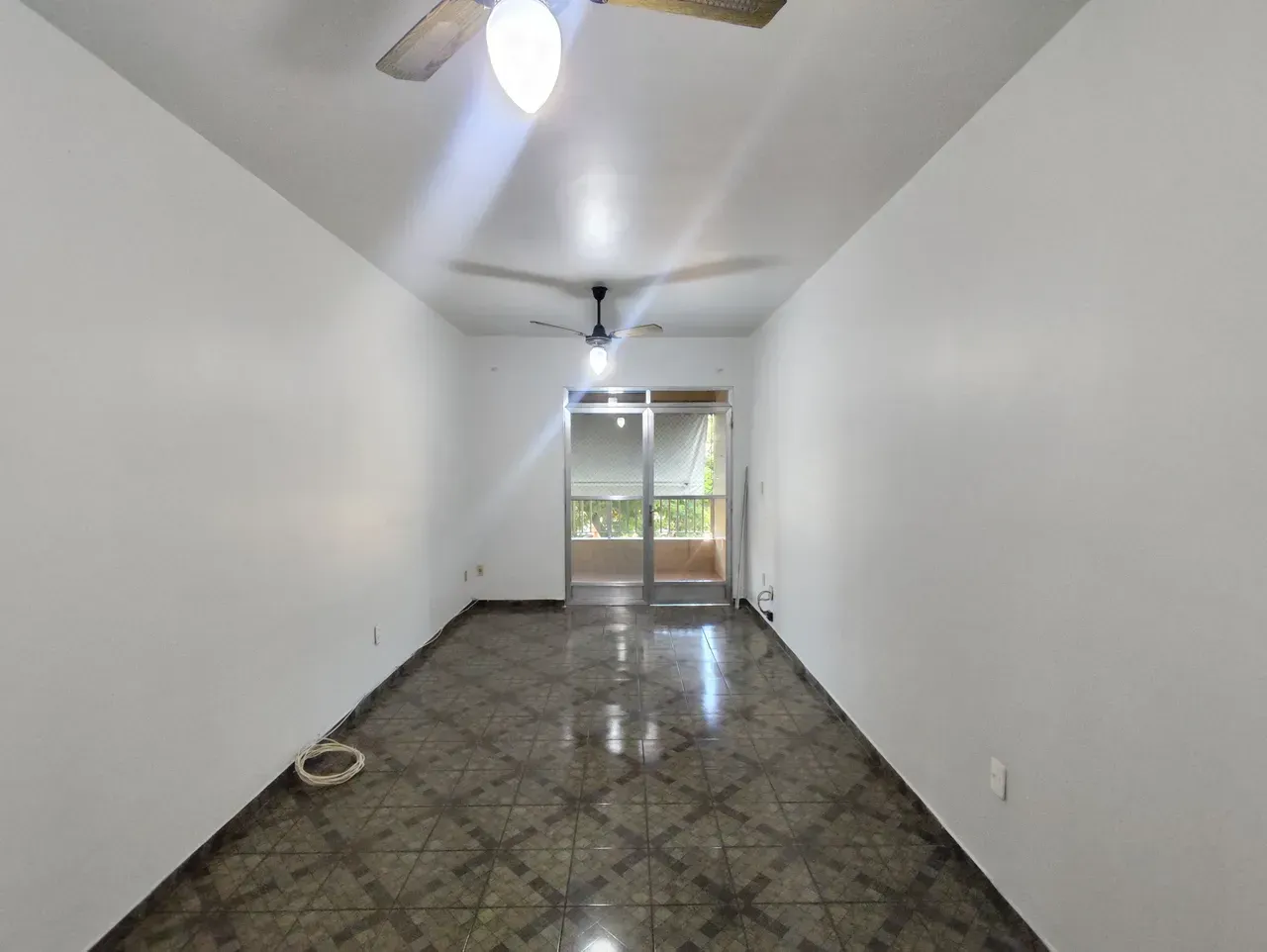 Unfurnished apartment with 2 bedrooms and a washing machine