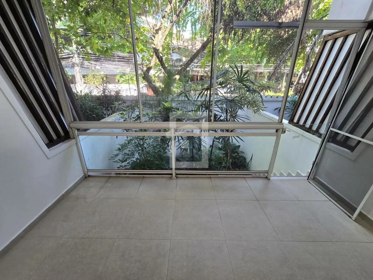 Triplex house with 4 bedrooms and 2 en-suites