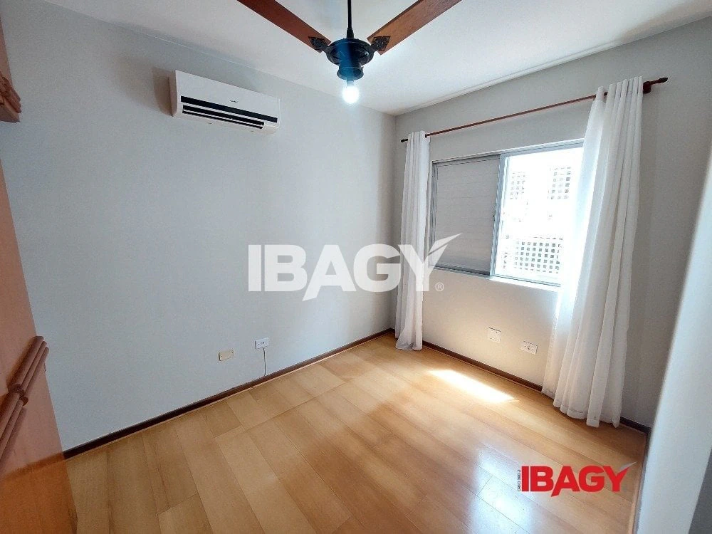 3-bedroom apartment with a washing machine in Florianópolis — photo 11