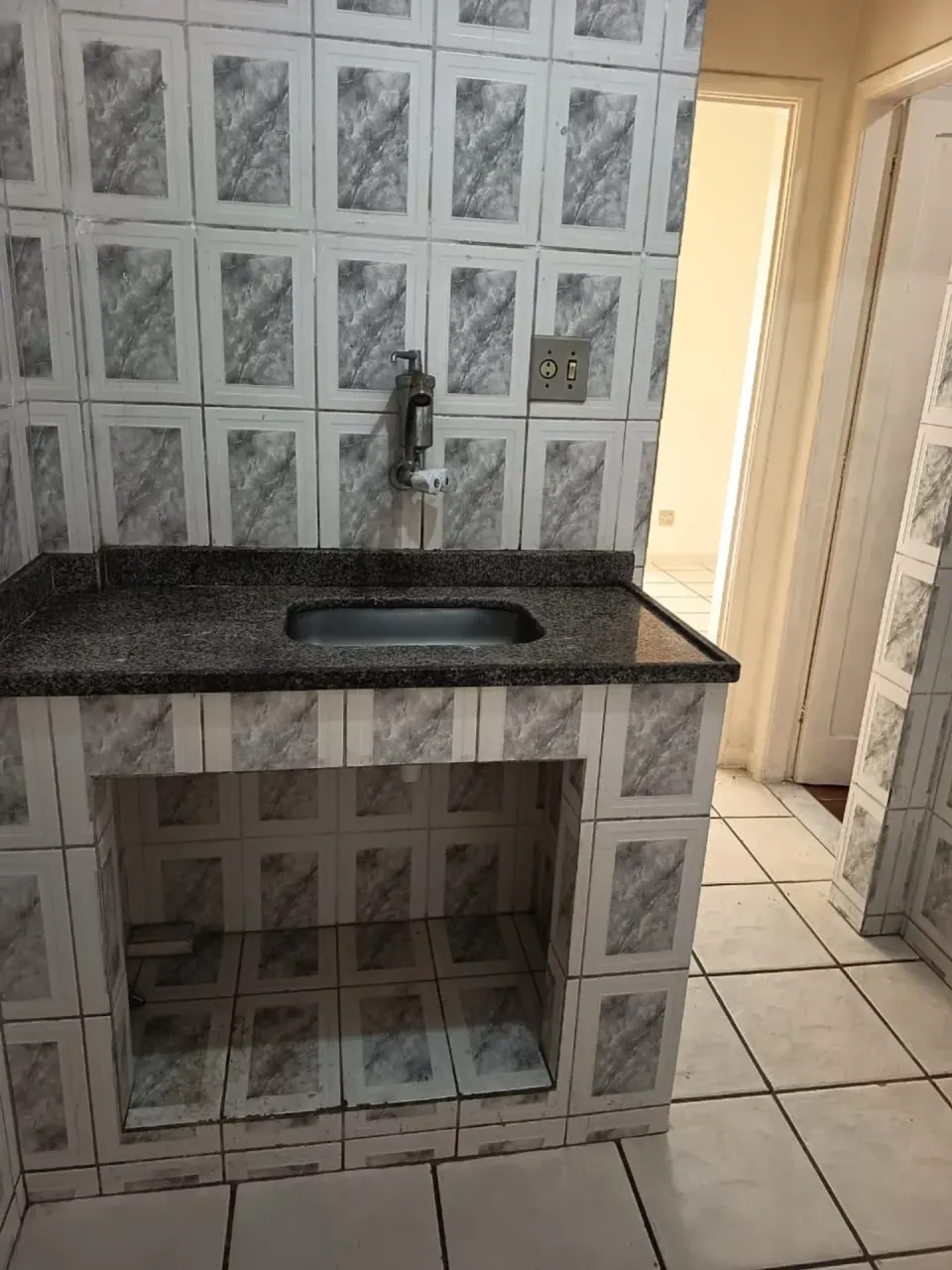 1-bedroom 1-bath apartment with no parking — photo 12