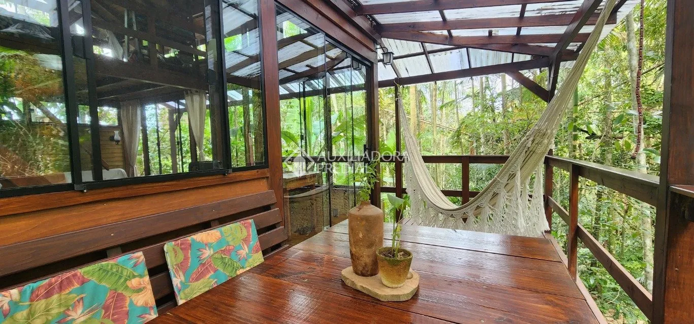 Furnished house with a balcony, 6 bedrooms and 3 baths — photo 18