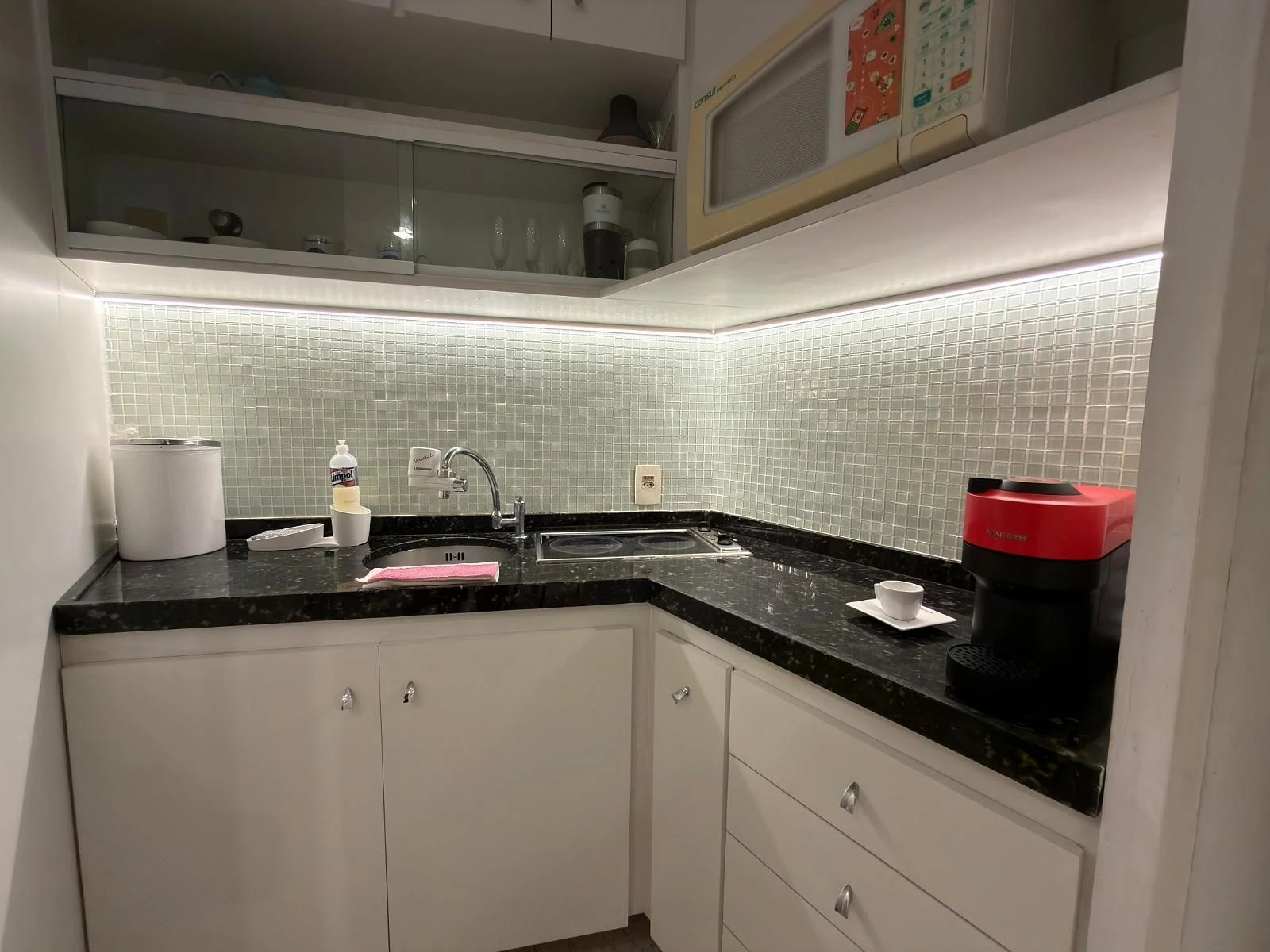 Furnished 1-bedroom apartment with balcony and parking — photo 8