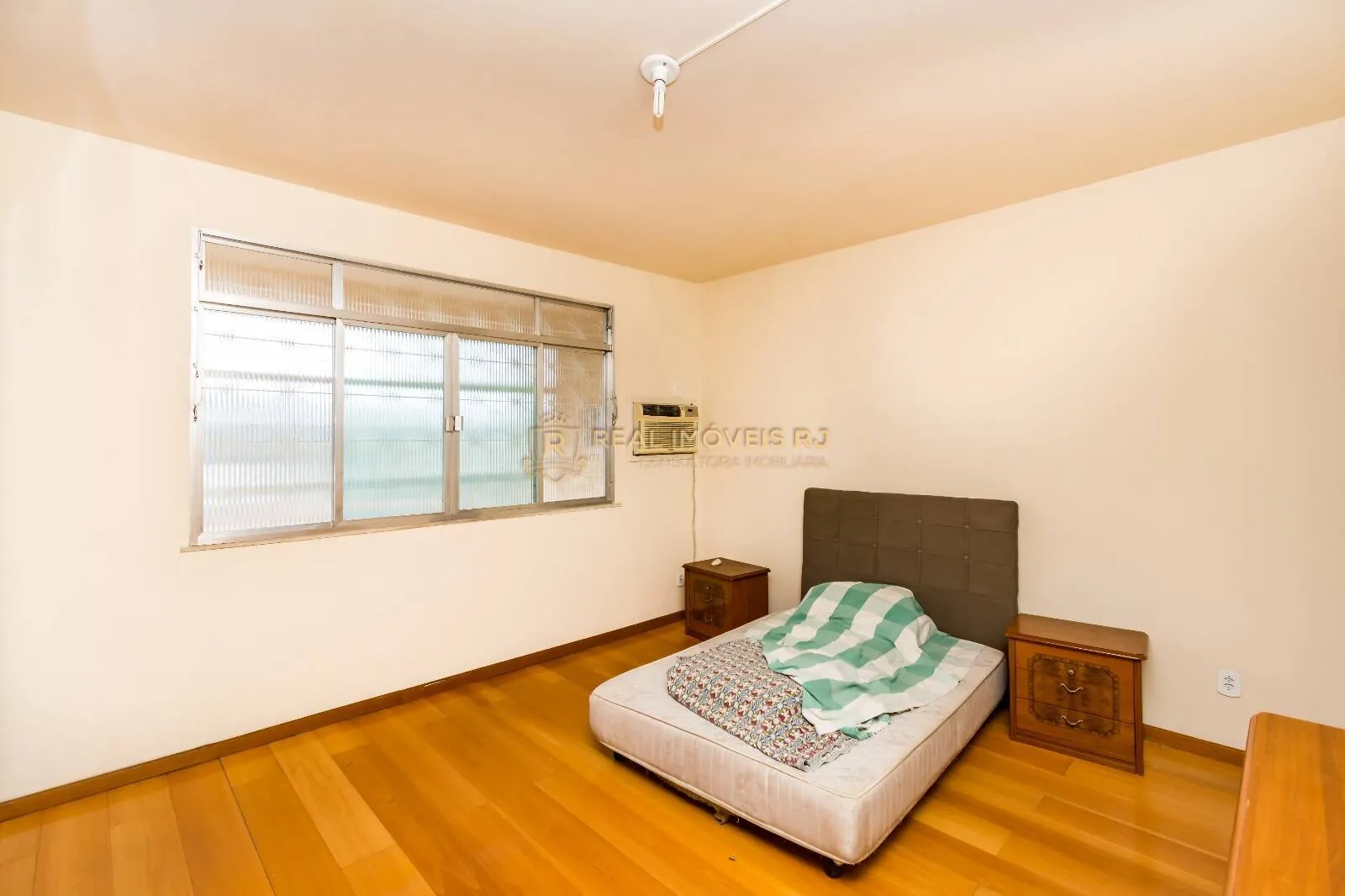 Unfurnished house with 3 bedrooms and 5 bathrooms — photo 34