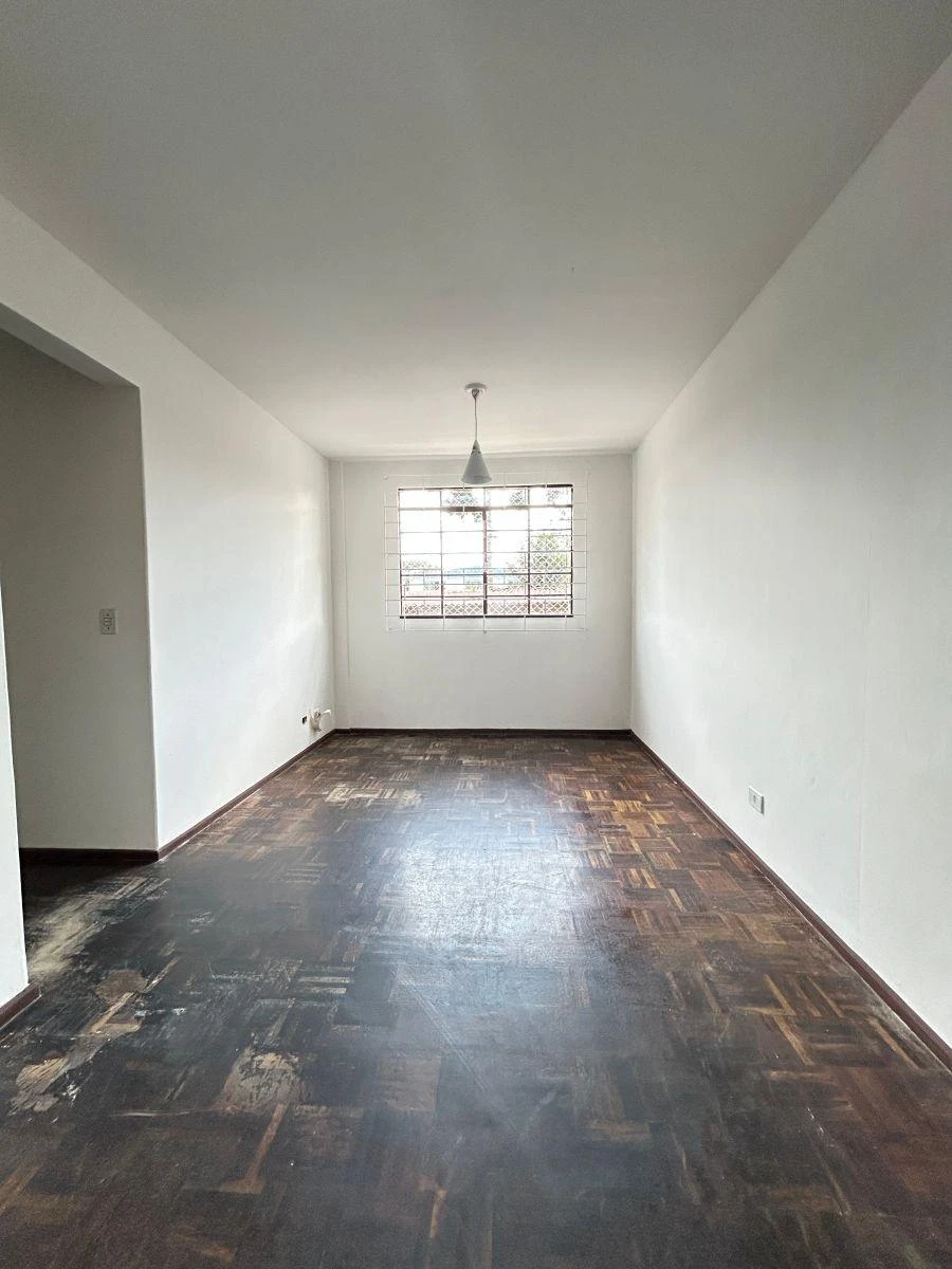 Apartamento de 3 quartos com piso de madeira ou laminado — photo 3