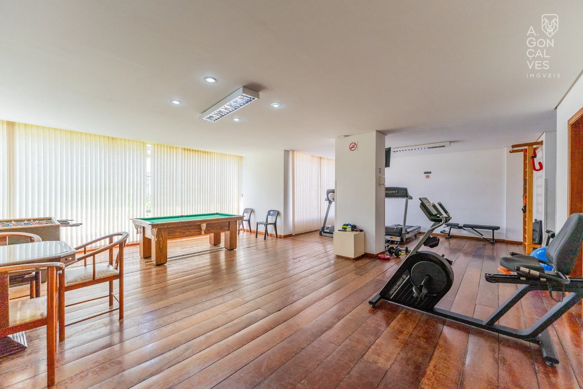 Furnished 219 m² apartment with 4 bedrooms and 2 parking spots — photo 44