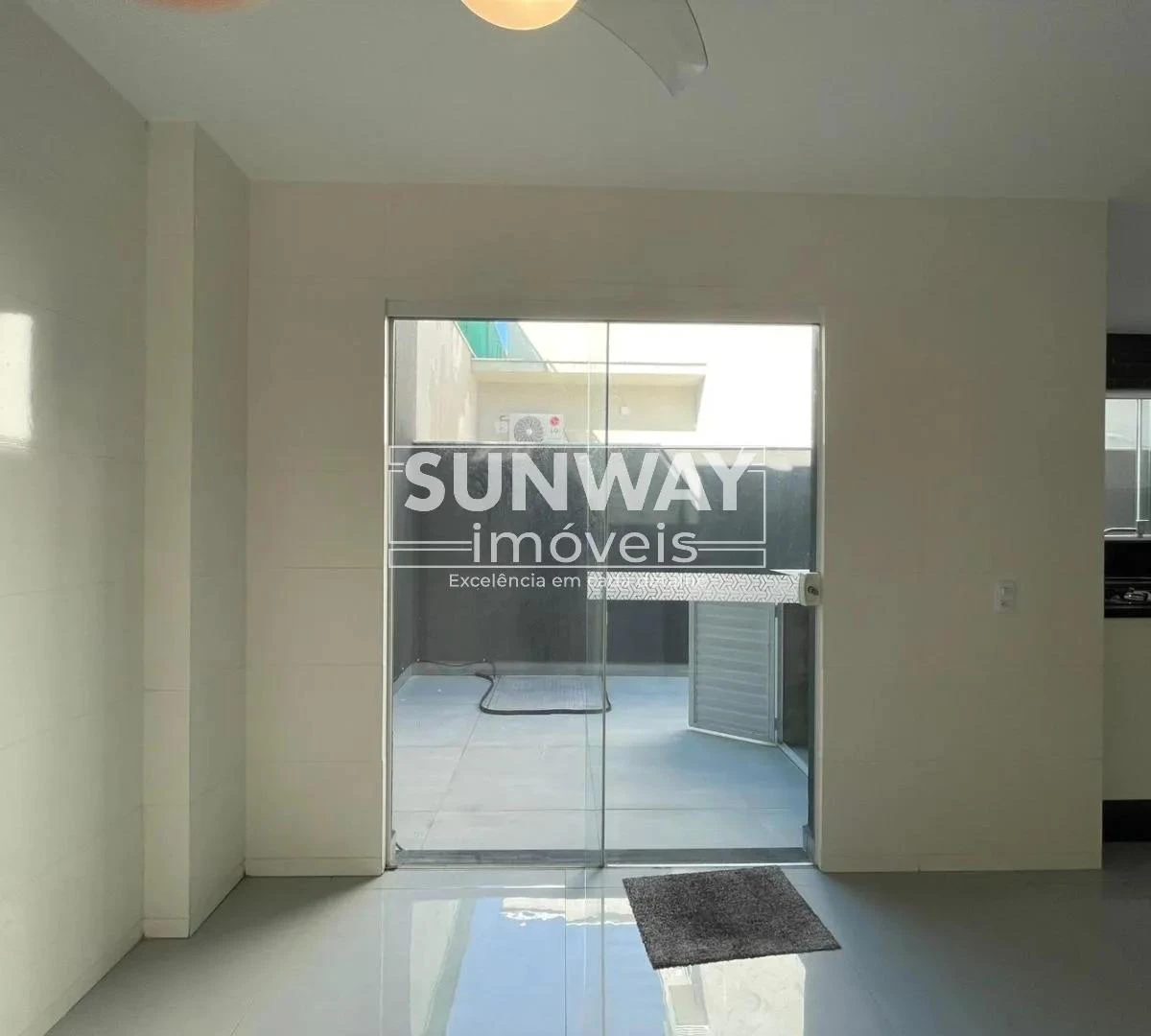 Casa, 380 m², com janelas do piso ao teto — photo 16