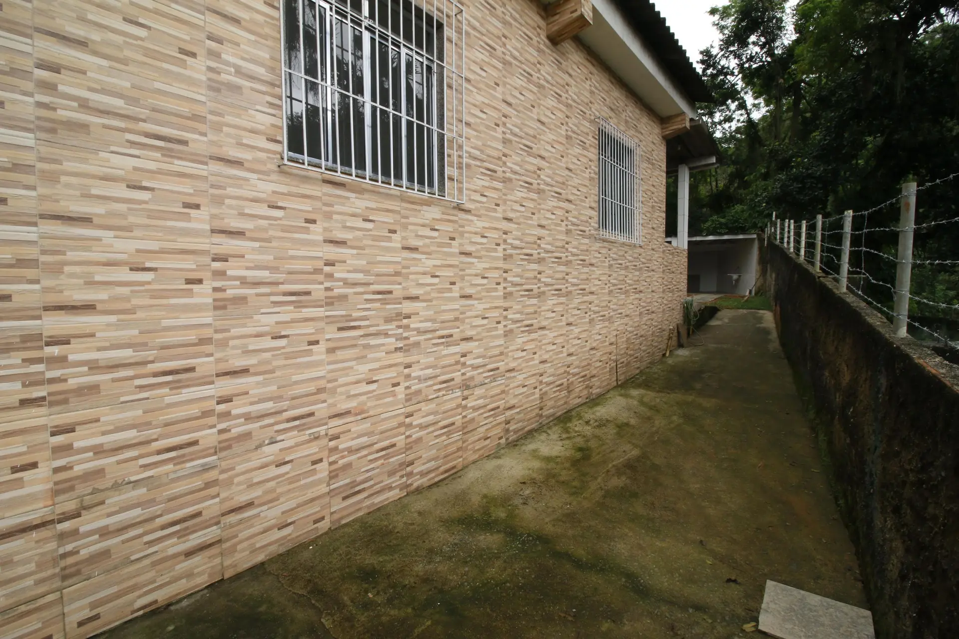 3-bedroom apartment with a grill on the balcony — photo 31