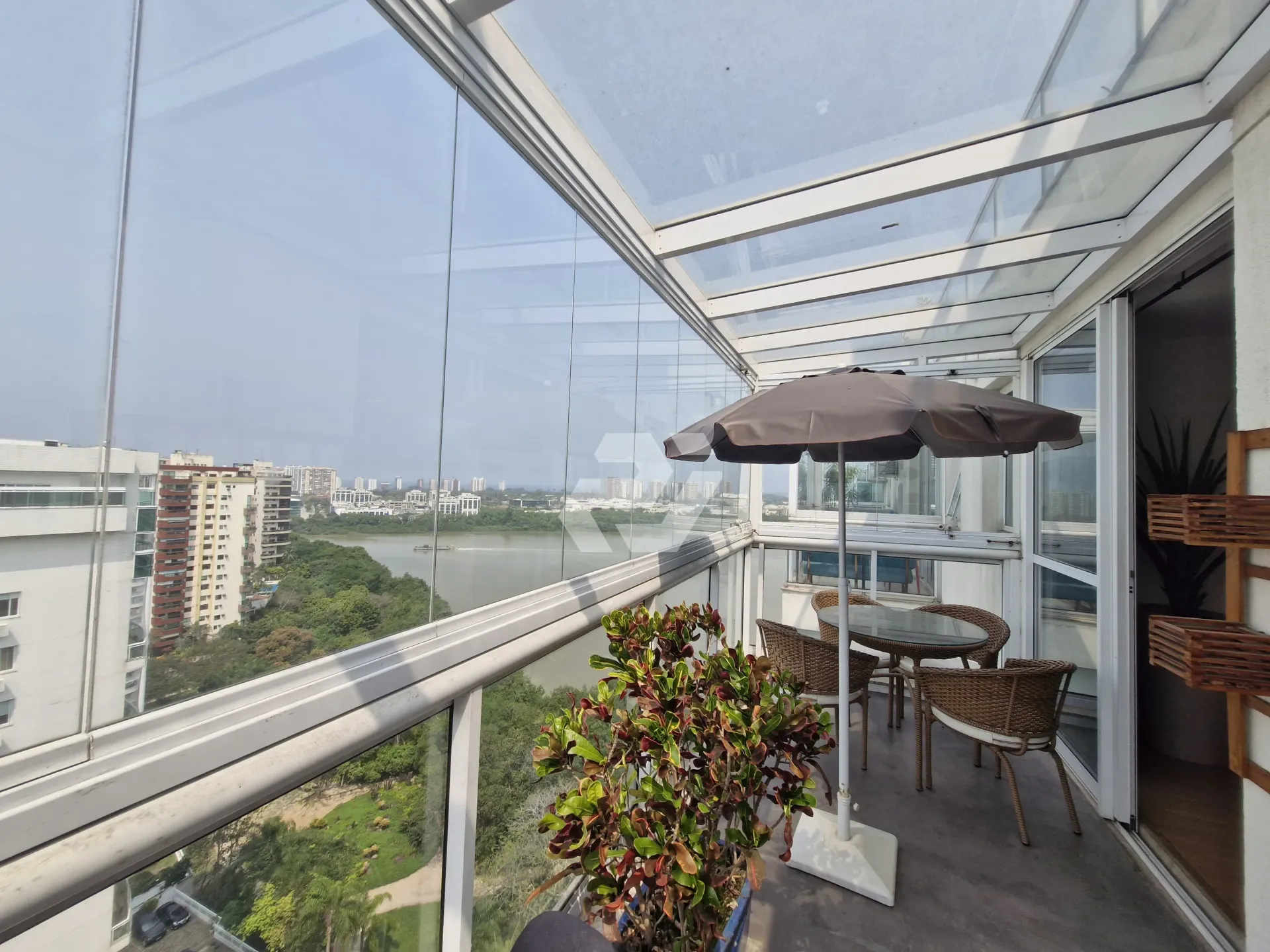 Furnished 4-bedroom apartment with building pool — photo 37