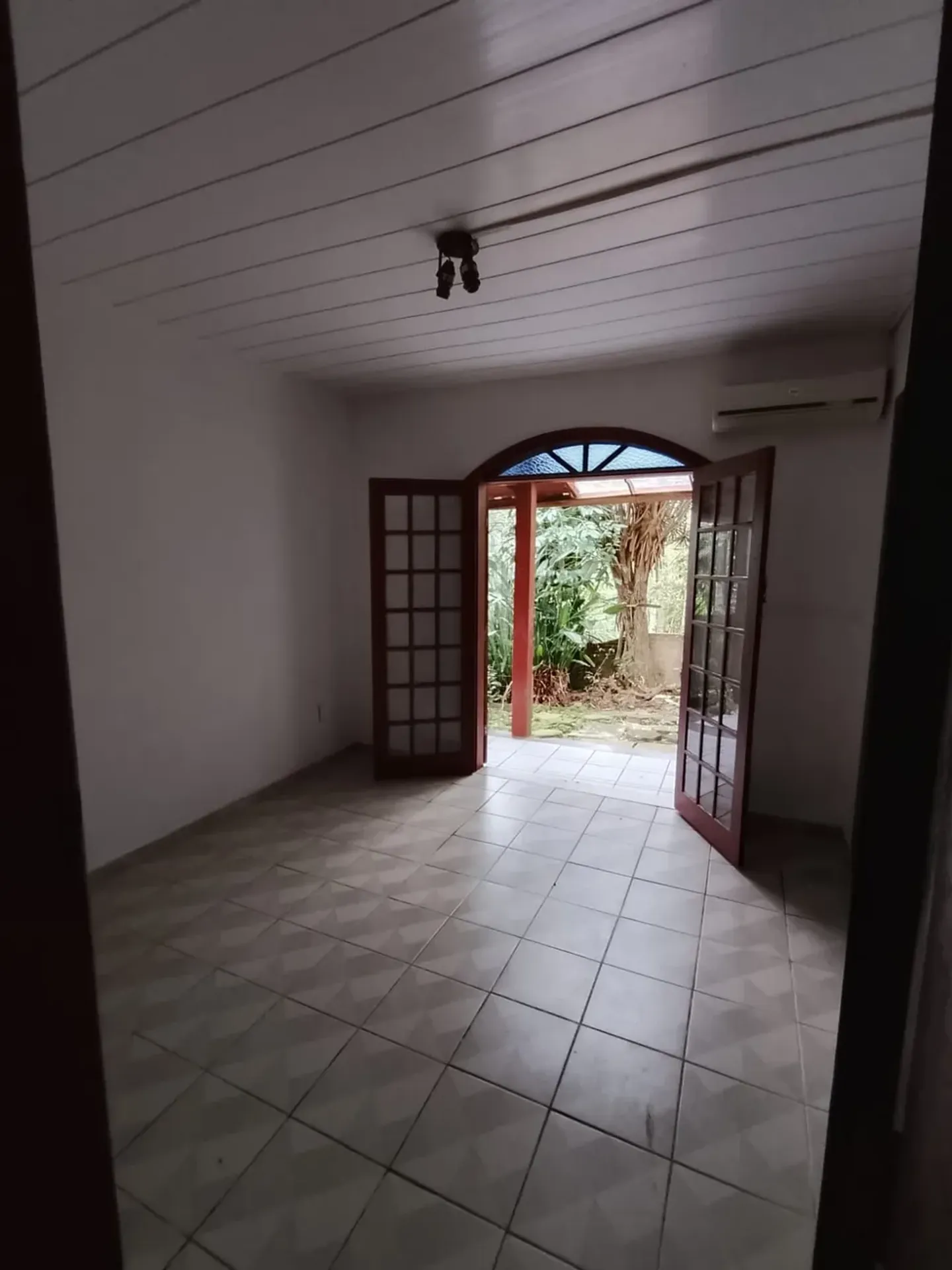 3-bedroom house with a bathtub — photo 19