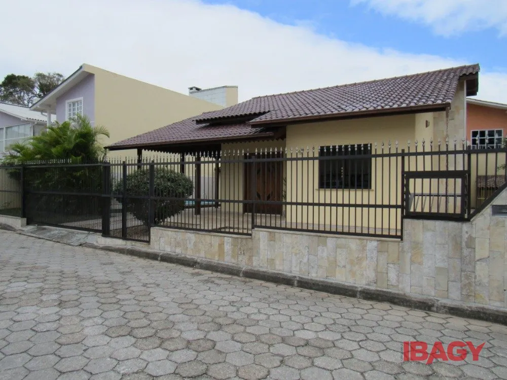 2-bedroom house with a grill on the balcony — photo 3