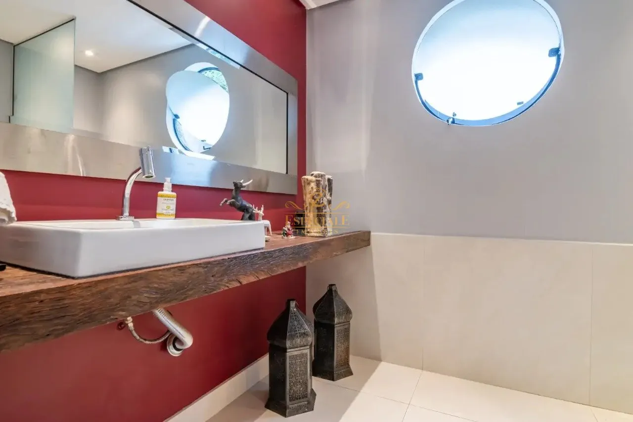 Furnished contemporary house with 3 bedrooms and 540 m² — photo 5