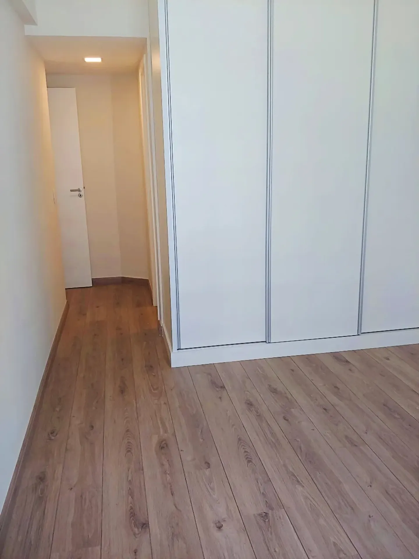 Apartment with 3 bedrooms, balcony and 2 parking spots — photo 45