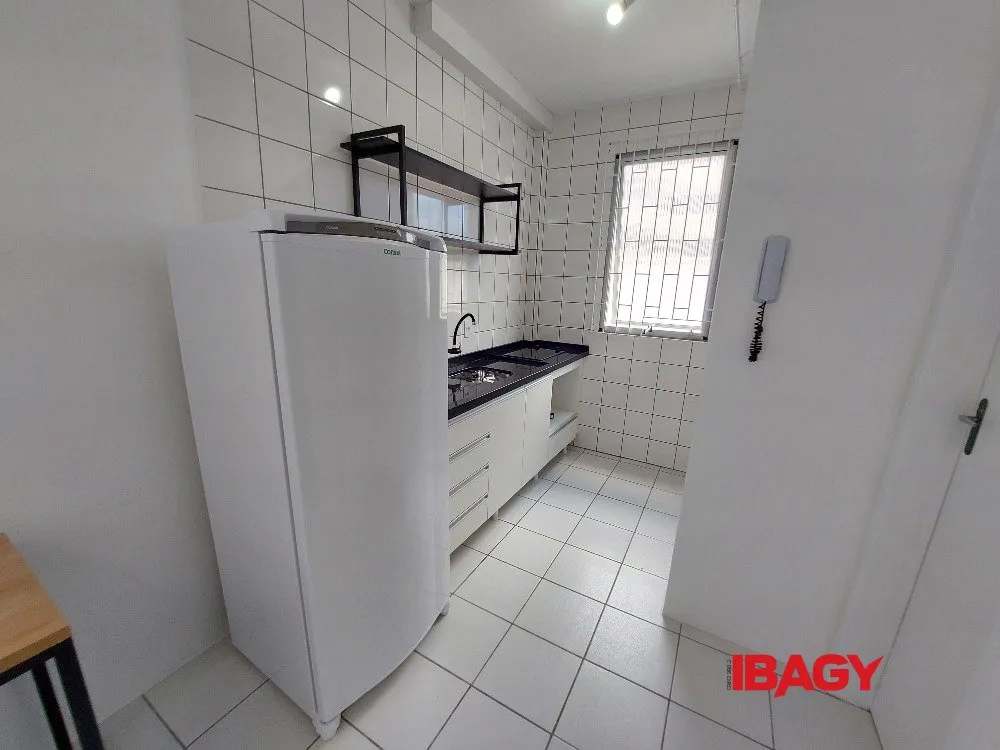 Furnished studio 20 m² with a compact kitchenette — photo 2