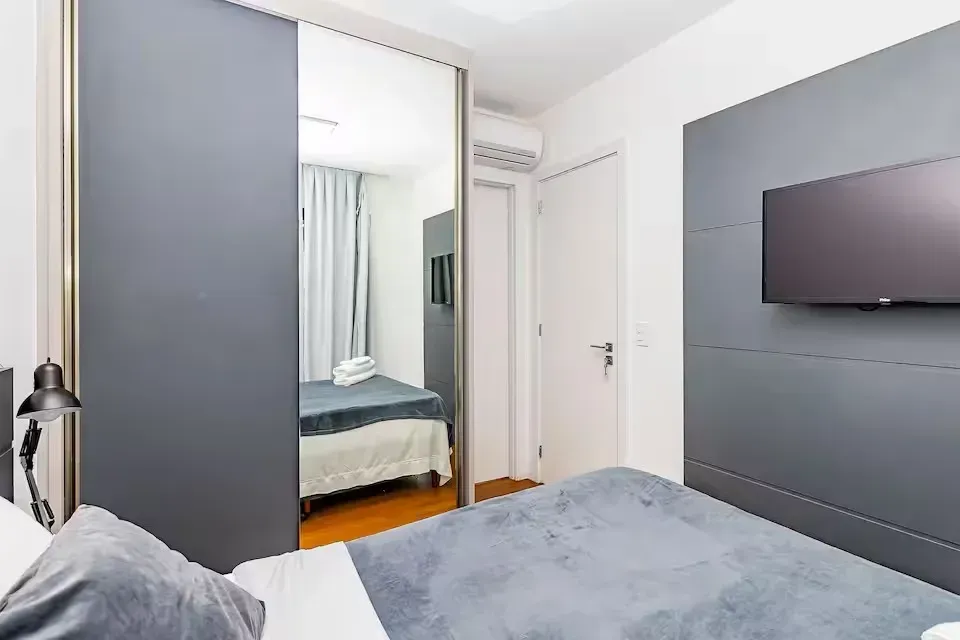Furnished 1-bedroom apartment with open-plan kitchen — photo 3