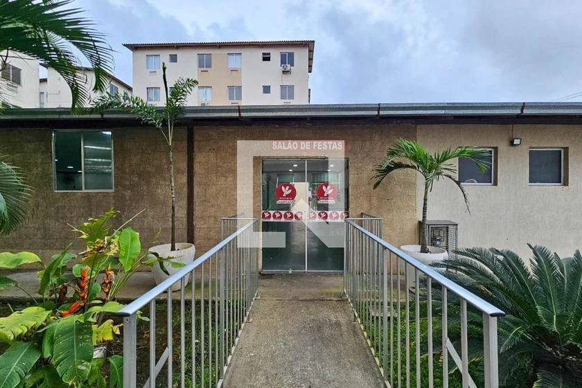 2-bedroom apartment in a building with a pool — photo 19
